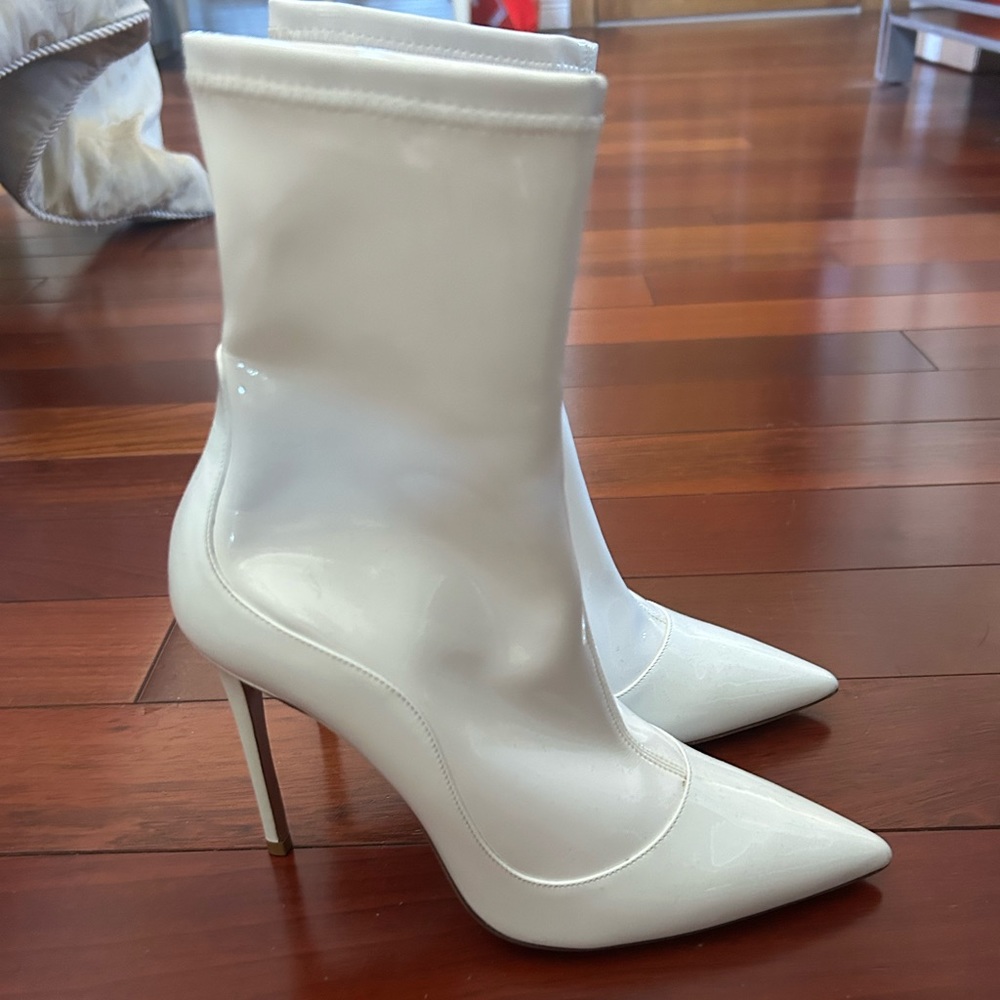 Aquazurra white latex booties size 36